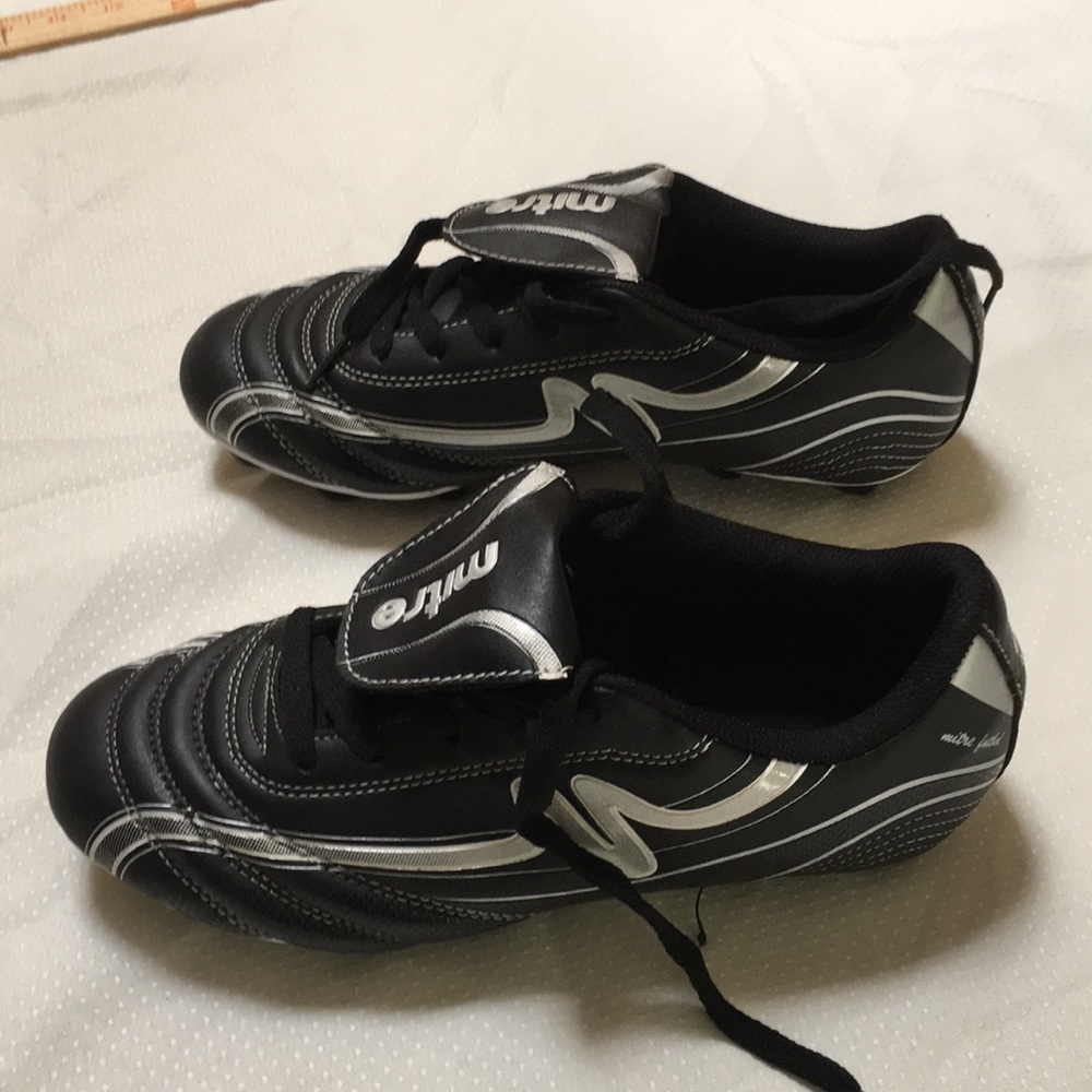 Kids cleats